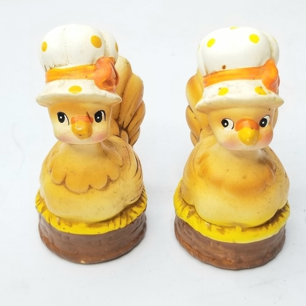 Vintage Fun Whimsical Yellow Turkey Bird Salt and Pepper Shakers, Made in Japan